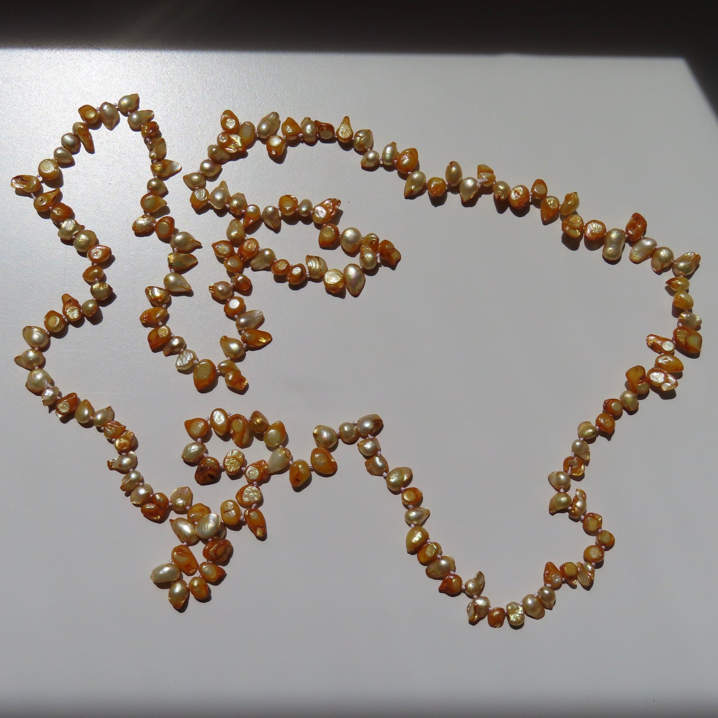 COLLAR DE PIEDRAS DORADO