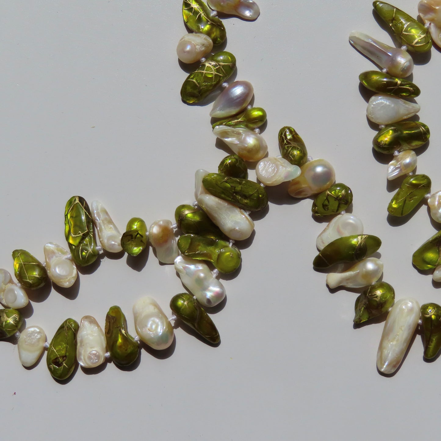 COLLAR PIEDRAS VERDE Y BLANCO